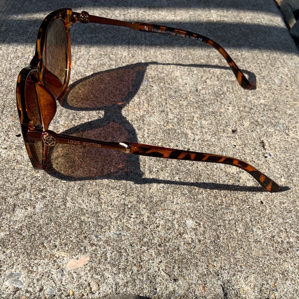 Louis Vuitton Brown Tortoise Sunglasses - Picture 5 of 5